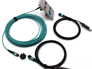 Quais são as diferenças na aplicação de conectores MPO entre redes de área local e redes de área ampla